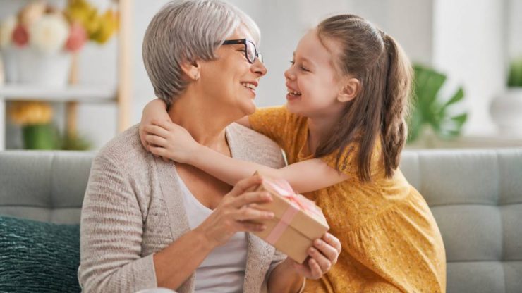Cadeau original fête des grands mères : nos meilleures idées pour lui faire plaisir