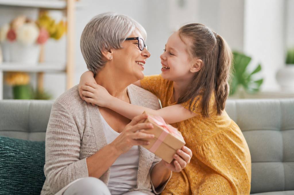 Cadeau original fête des grands mères : nos meilleures idées pour lui faire plaisir